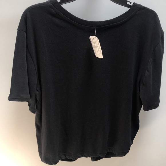 Save the 🐝semi-crop🐝Knot front Top🐝 KIND! Black/Yellow graphic! XL 🆕 in package! - Picture 3 of 6